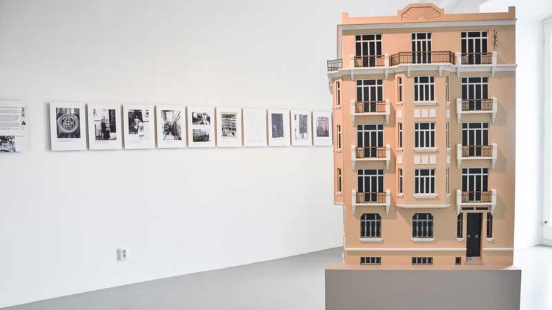 Η Κατερίνα Κοσκινά και οι συνεργάτες της μιλούν για την έκθεση της συλλογής του ΕΜΣΤ στο Κάσελ, τη documenta, τα σχέδια του μουσείου και το γιατί δεν υπάρχει ελληνική τέχνη - εικόνα 8
