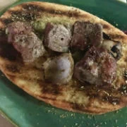 Κοντοσούβλι χοιρινό χωριάτικο (του Βασίλη Ακρίβου)