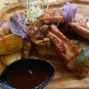 Χοιρινά παντσετάκια σε κορεάτικη μαρινάδα αρωματισμένη με bourbon (του Δημοσθένη Κουρογιάννη)