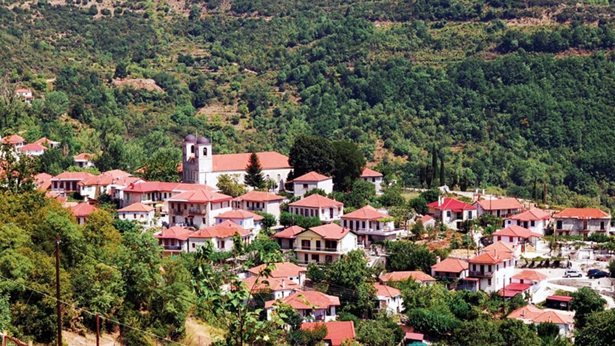 Τα χωριά της Ορεινής Ναυπακτίας πνίγονται στο πράσινο 