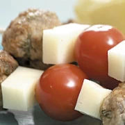 Σουβλάκια με κεφτεδάκια, ντοματίνια (από το αρχείο του Λογάδι)