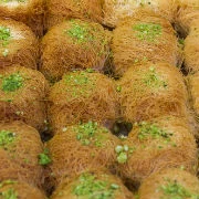 Κανταϊφάκια με ξερά σύκα, βερίκοκα και ρούμι