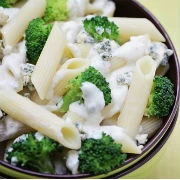 Πένες ολικής αλέσεως με κουνουπίδι και ροκφόρ 