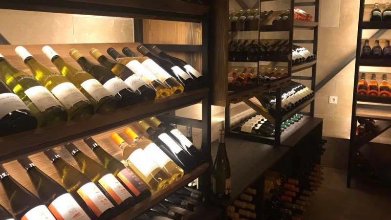 Μια νέα cave à manger αλλάζει τα δεδομένα στην Πλάκα - εικόνα 2