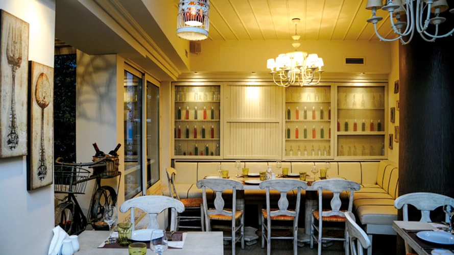 Στο εστιατόριο «Μανιτάρι», στο δεύτερο ­όροφο του Sofouli Center, το μενού εμπνέεται από την παράδοση με δημιουργική διάθεση­.