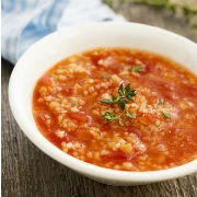 Ξινόχοντρος σούπα με ντομάτα και τρουφέλαιο