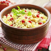 Πλιγούρι με συκωτάκια, σταφίδες, κουκουνάρι και πορτοκάλι