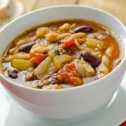 Σούπα με φασόλια και λάχανο