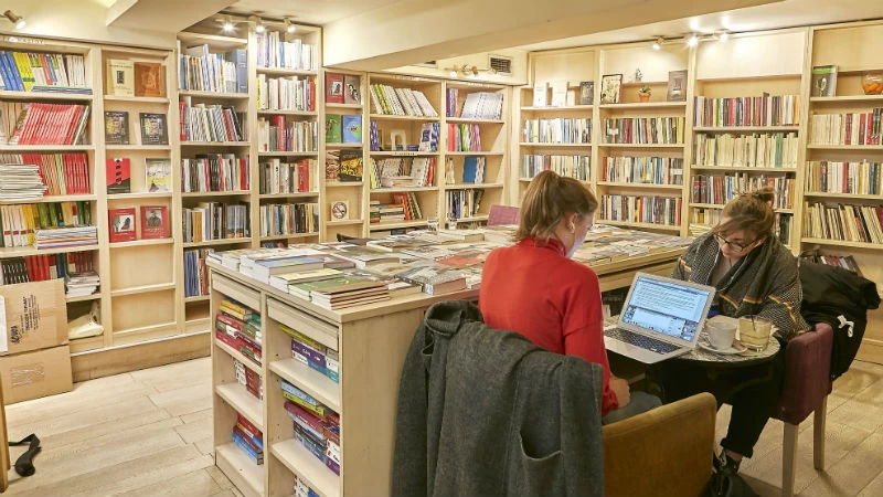 10 book cafes για χαλάρωση και διάβασμα στην πόλη - εικόνα 5