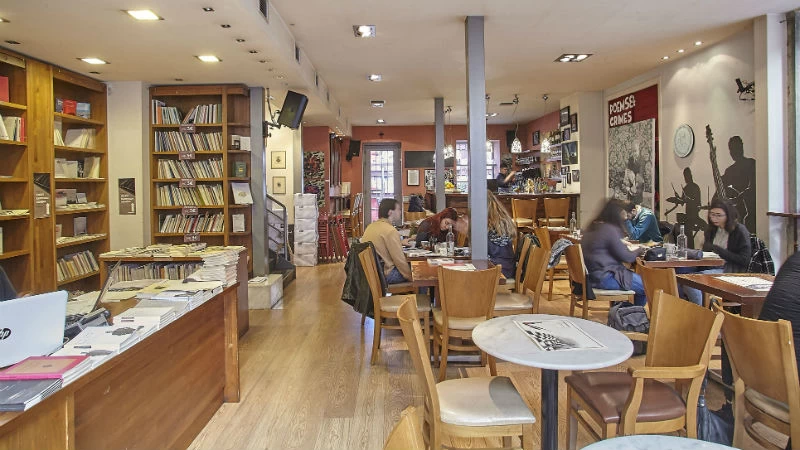10 book cafes για χαλάρωση και διάβασμα στην πόλη - εικόνα 7