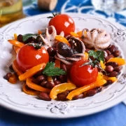 Μπαρμπουνοφάσουλα με καλαμαράκια