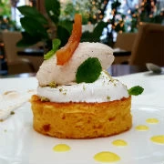 Πορτοκαλόπιτα με κρέμα βανίλιας, σάλτσα δυόσμου και παγωτό βανίλια (του σεφ Νίκου Ισπυρούδη)