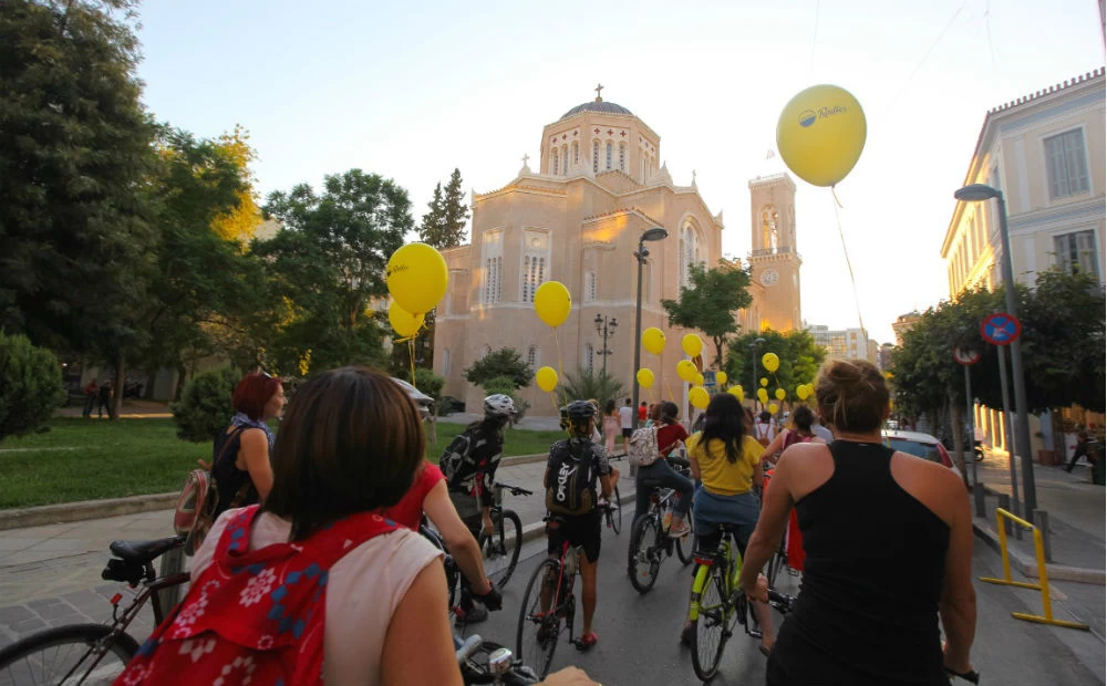 Skirt Ride: Μερικές γυναίκες στην Αθήνα συνδυάζουν τη θηλυκότητα με το ποδήλατο και δίνουν χρώμα στην πόλη - εικόνα 4