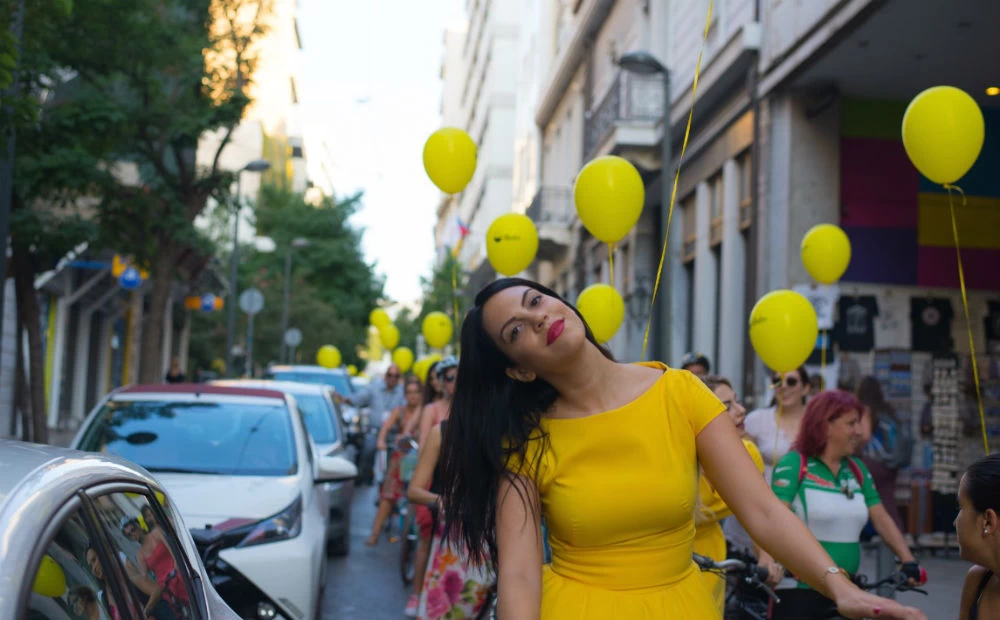 Skirt Ride: Μερικές γυναίκες στην Αθήνα συνδυάζουν τη θηλυκότητα με το ποδήλατο και δίνουν χρώμα στην πόλη - εικόνα 5