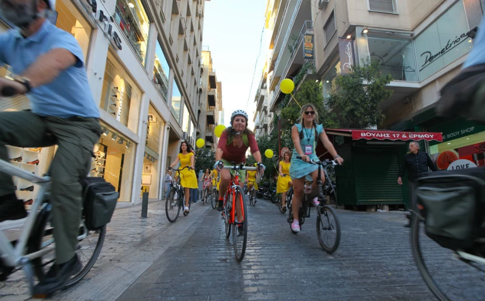 Skirt Ride: Μερικές γυναίκες στην Αθήνα συνδυάζουν τη θηλυκότητα με το ποδήλατο και δίνουν χρώμα στην πόλη - εικόνα 3