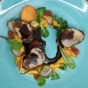 Φιλέτο χοιρινό με κρέμα γλυκοπατάτας και γλάσο από μέλι και κόκκινο κρασί (του σεφ Σάκη Κάλφα)