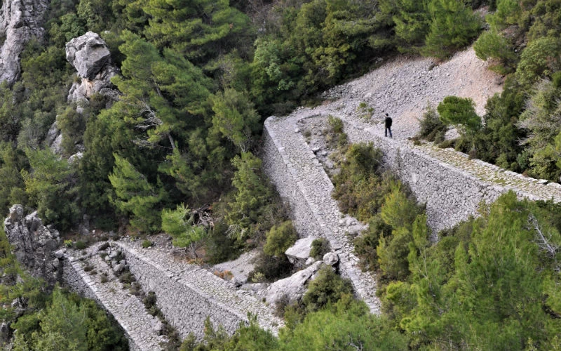 Περπατήσαμε στο Μπίλιοβο, το ομορφότερο λιθόκτιστο μονοπάτι της Πελοποννήσου - εικόνα 3