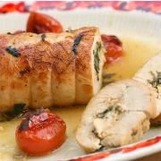 Φιλέτο γαλοπούλας ρολό γεμιστό με σπανάκι και μοτσαρέλα