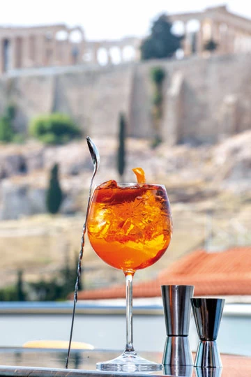 Ποτό και φαγητό με θέα στο ομορφότερο αθηναϊκό κάδρο - εικόνα 1