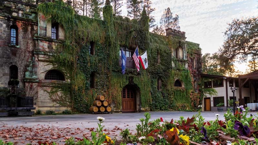 Επιβεβλημένη η επίσκεψη στο Chateau Montelena, απ’ όπου ξεκίνησε ο μύθος της Napa Valley.