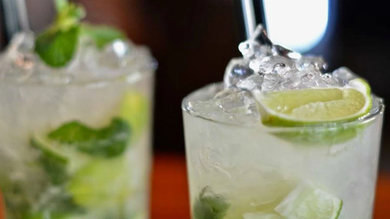 Τι θα λέγατε για καλοκαιρινά cocktail parties στο Θησείο; - εικόνα 1