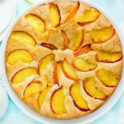 Κέικ με κριθαράλευρο, ελαιόλαδο και ροδάκινα 