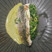 Λαβράκι γεμιστό με καρύδια, ελιά και σάλτσα πικροράδικου