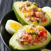 Σαλάτα με καλαμπόκι, αβοκάντο και τόνο