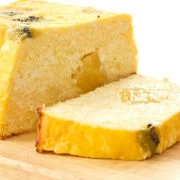 Πουτίγκα ψωμιού με ανανά και κουρκουμά