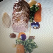 Χοιρινό φιλέτο με πουρέ κουνουπίδι, κους κους μπρόκολου με ξινόμηλο, ξερά φρούτα και σωλήνες καρότου με πετιμέζι και κύμινο