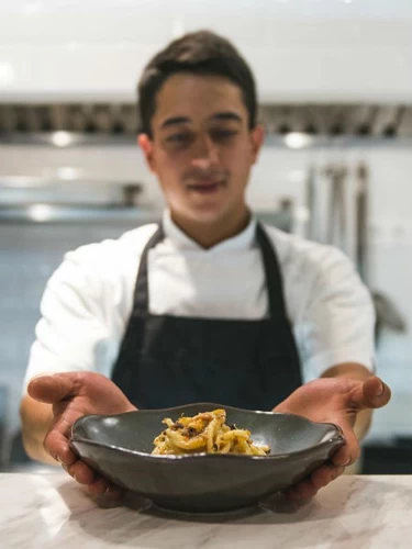 Η καρμπονάρα θαλασσινών είναι signature πιάτο στο ολοκαίνουργιο εστιατόριο «Canova»