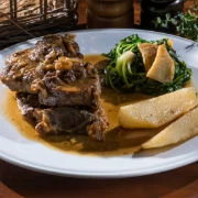 Κατσικάκι με σταμναγκάθι