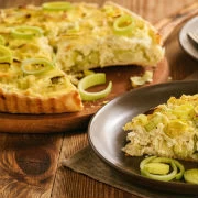 Τάρτα με πράσα και γραβιέρα