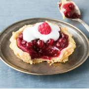 Ταρτούλες με τυρί μαρσκαρπόνε και μαρμελάδα από φρούτα του δάσους