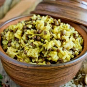 Φακόρυζο με καραμελωμένα κρεμμύδια