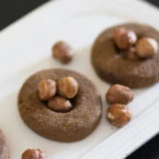 Κουλουράκια με φουντούκια και καφέ