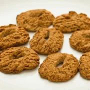 Vegan κουλουράκια κανέλας με γάλα αμυγδάλου