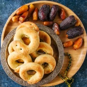 Κουλουράκια γεμιστά με χουρμάδες και μπαχαρικά 