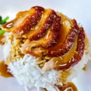 Στήθος πάπιας με σάλτσα από πορτοκάλι, μελάσα και σόγια σος