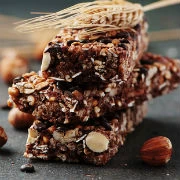 Μπάρες με σοκολάτα, αμύγδαλα και σταφίδες