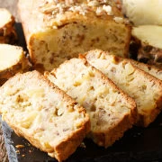 Ψωμί γλυκό με ανανά και καρύδια 