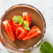 Μους με μαύρα φασόλια και μπανάνες