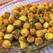 Πατάτες στον φούρνο με παρμεζάνα, μπαχαρικά και αρωματικά βότανα