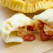 Ρanzerotti - πιτάκια γεμιστά με μοτσαρέλα και σάλτσα ντομάτας