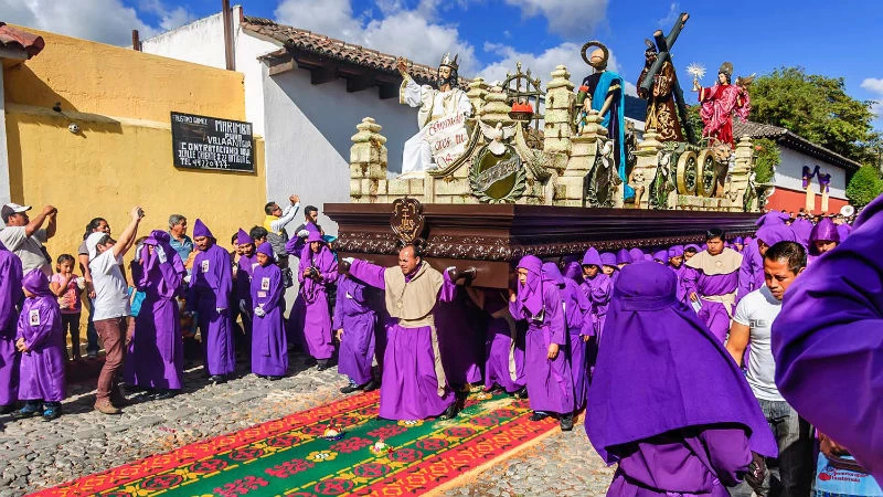 Ρώτα τον ειδικό | Η μαγεία του καθολικού Πάσχα στην Αντίγκουα - αθηνόραμα travel