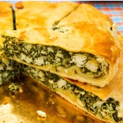 Πίτα με σπανάκι, κοτόπουλο και μοτσαρέλα