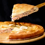 Πίτα με φρέσκο σολομό και τυριά