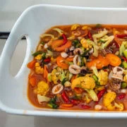 Καλαμαράκια κοκκινιστά με λαχανικά