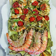 Πίτσα με μελιτζάνες και γαρίδες