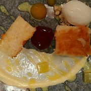 Πορτοκαλόπιτα με μους από υποβρύχιο με μαστίχα Χίου, παγωτό καϊμάκι και υγρό ζελέ από passion fruit